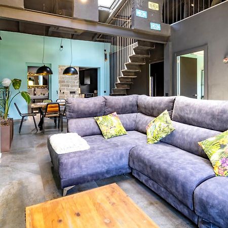 Black House Sorprendente Casa Estilo Industrial 奥洛特 外观 照片