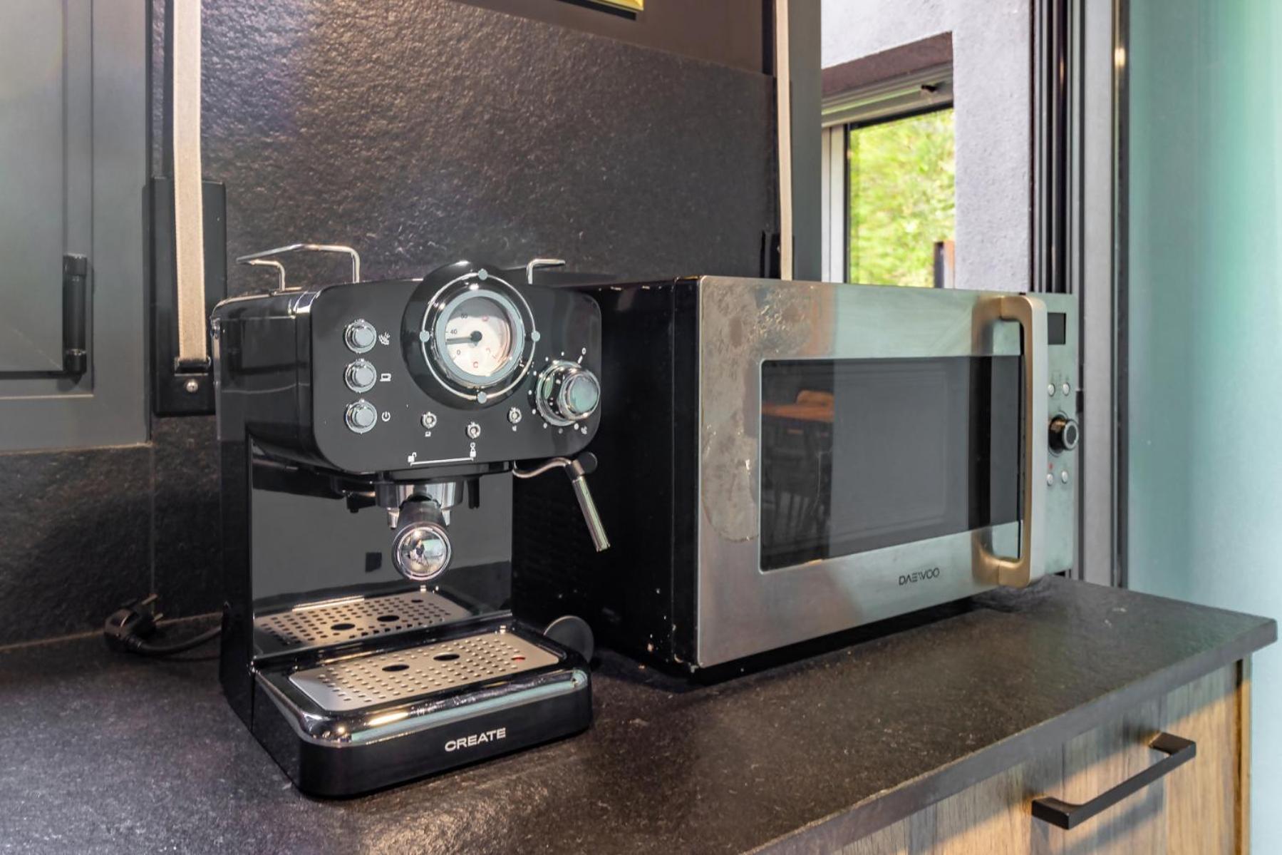 Black House Sorprendente Casa Estilo Industrial 奥洛特 外观 照片